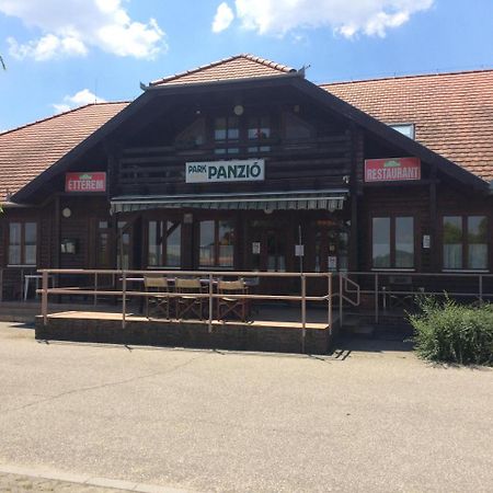 Park Panzio*** Bed and Breakfast Szolnok Buitenkant foto