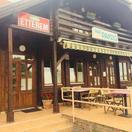 Park Panzio*** Bed and Breakfast Szolnok Buitenkant foto