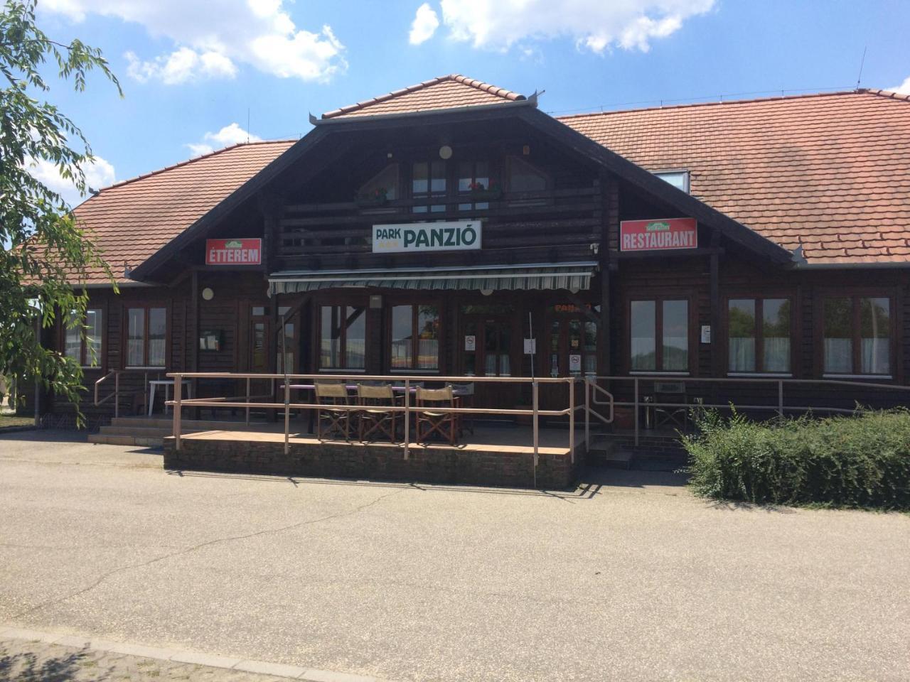 Park Panzio*** Bed and Breakfast Szolnok Buitenkant foto