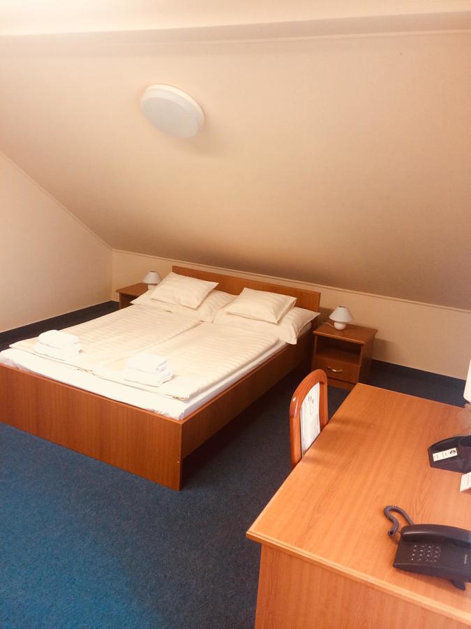 Park Panzio*** Bed and Breakfast Szolnok Buitenkant foto
