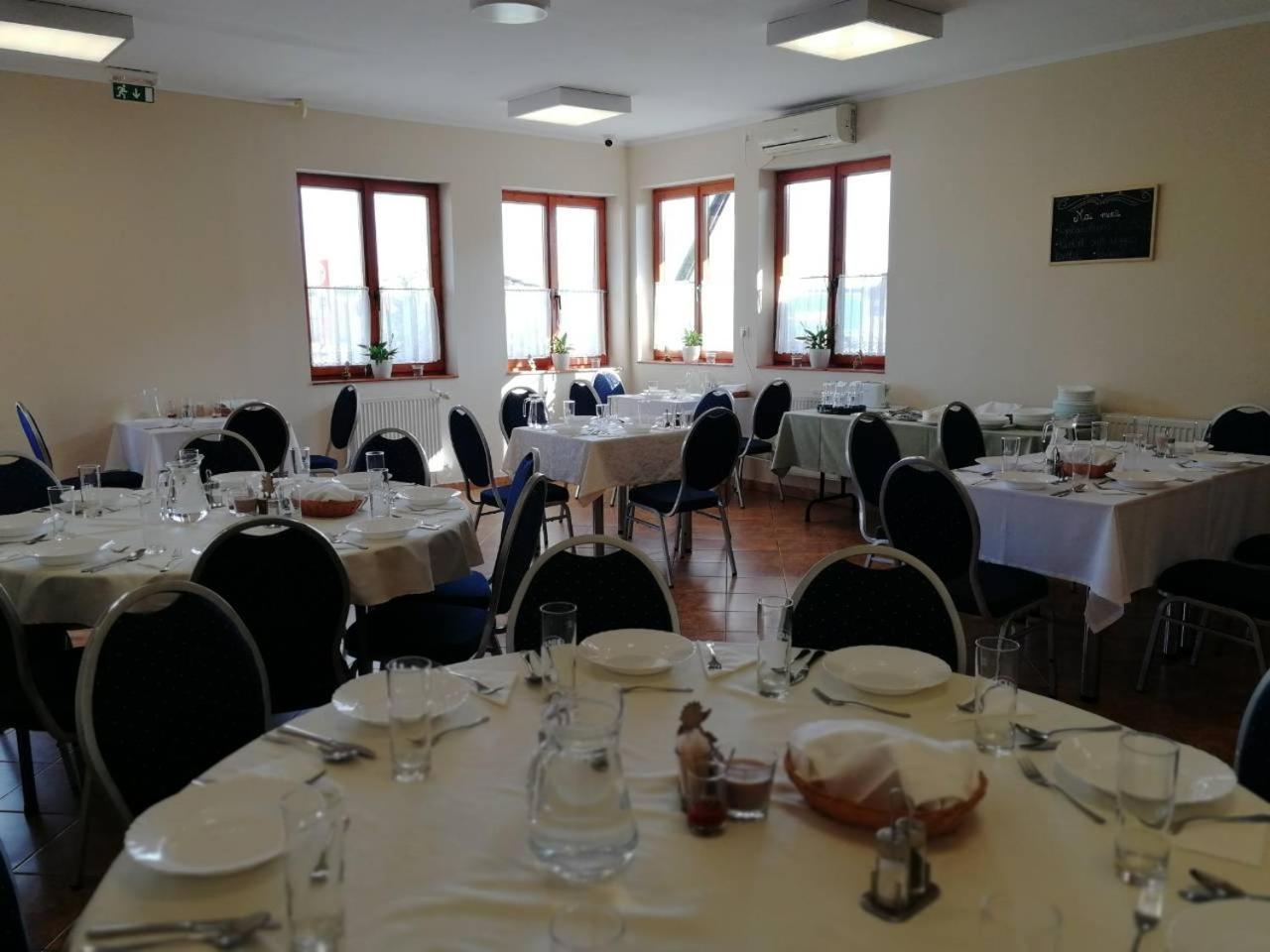 Park Panzio*** Bed and Breakfast Szolnok Buitenkant foto